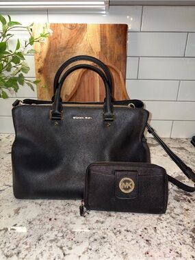 Michael Kors Jet Set Selma Black Tote Bag Wallet Set Preowned Light Wear